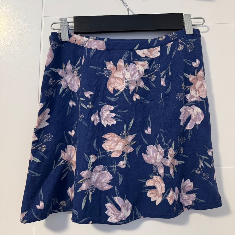 Talula Floral Blue Lightweight & Flowy Skirt from Aritzia, Size 8
